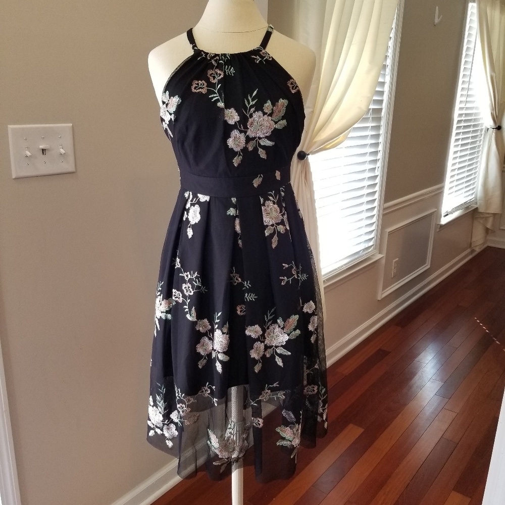 Dress mini underneath tulle